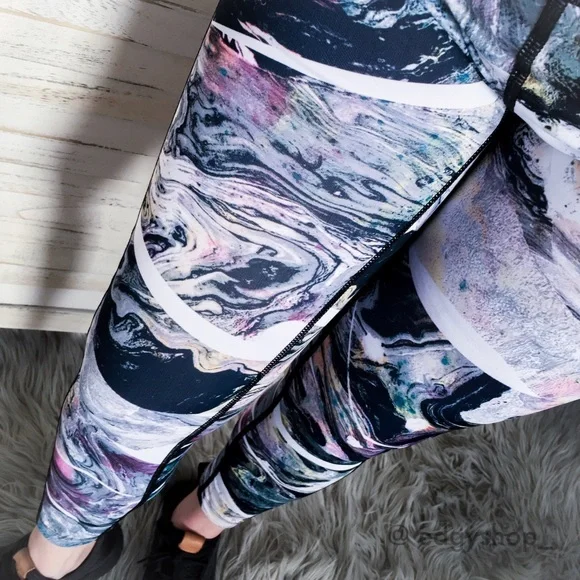 Layer 8 | Marble Printed Legging - Picture 2 of 4